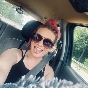 Meet your Posher, Whitney